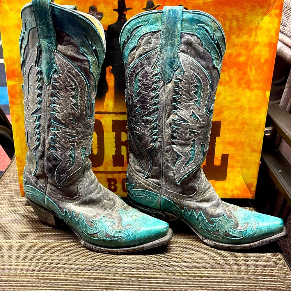 Corral leather boot with teal accents